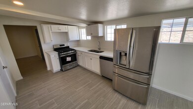 3531 Harrison Ave unit B, El Paso, TX 79930 - photo 2