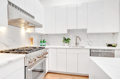 311 Washington St unit 2, Boston, MA 02111 - photo 7