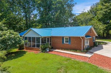 939 Friendly Cir, Asheboro, NC 27205 - photo 3