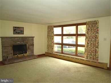 1550 Lakeside Rd, Pennsburg, PA 18073 - photo 2