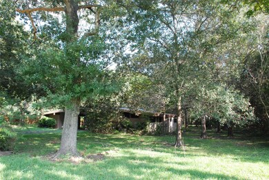 505 Leisure Ln, Friendswood, TX 77546 - photo 4