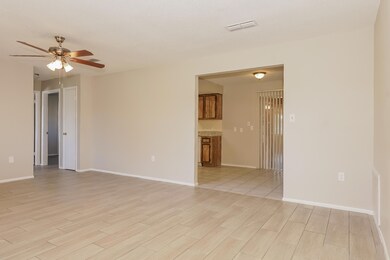 017-photo-living-room-12246723