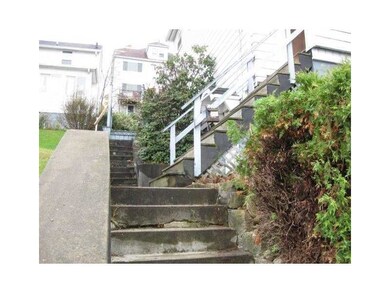 313 Lowell St, Vandergrift, PA 15690 - photo 2