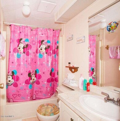 525 Royal Tern - Guest Bathroom