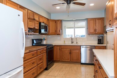 10214 W Cumberland Dr, Sun City, AZ 85351 - photo 3