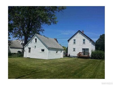 Yard. View of deck and sliding glass doors off din