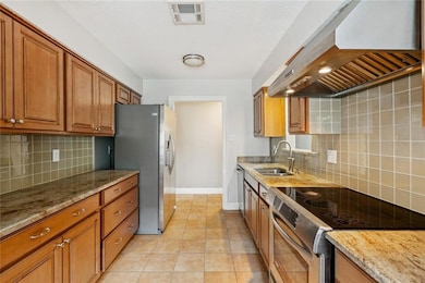 Kitchen and breakfast area