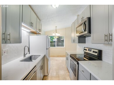 16538 SW Carnegie Ave, Lake Oswego, OR 97035 - photo 3