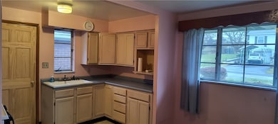 909 Roy St, Connellsville, PA 15425 - photo 6