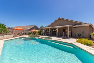 Large pool with spa