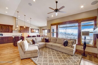 7-web-or-mls-E Viewside Cir-008