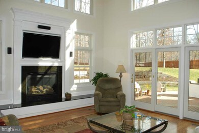 9044 John Sutherland Ln, Lorton, VA 22079 - photo 7