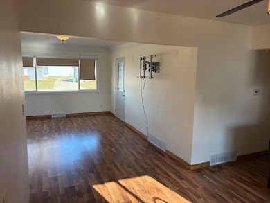 1114 Eleanor Dr, Waterloo, IA 50701 - photo 3