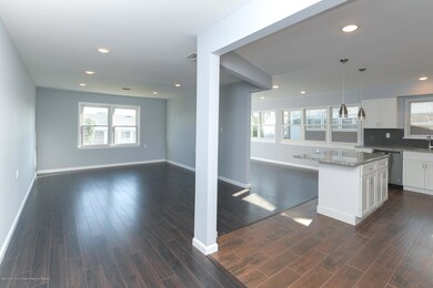 foyer to kitchen