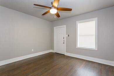 Den / Living Room