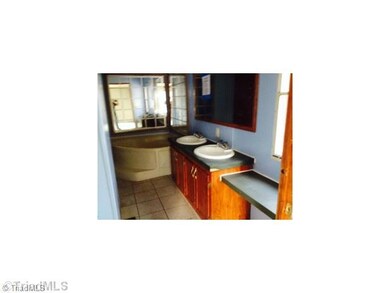 Master Bath/Spa.