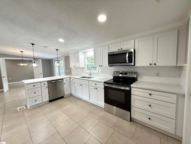 130 Bell Ave, Inman, SC 29349 - photo 5