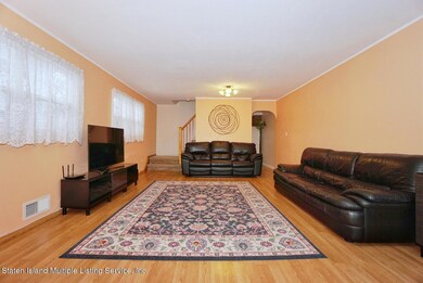 579 Hanover Ave, Staten Island, NY 10304 - photo 2