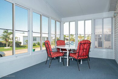 2 5307 Bannock St - Porchjpg