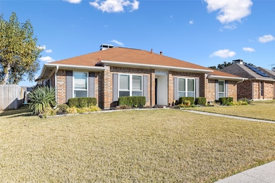 2619 Fallcreek Dr, Carrollton, TX 75006 - photo 2