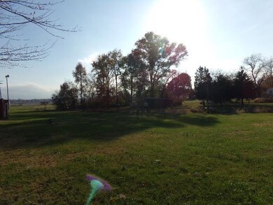 1409 Dorris Heights Rd, Harrisburg, IL 62946 - photo 2