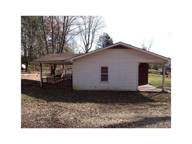 2105 Lauderdale Dr, Johnson City, TN 37601 - photo 2