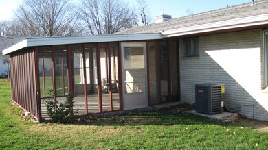 720 E Chestnut Hubbard 005