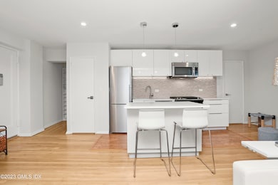 52 Lafayette Place unit 1F, Greenwich, CT 06830 - photo 2