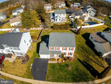 110 Abbey Dr, Royersford, PA 19468 - photo 2