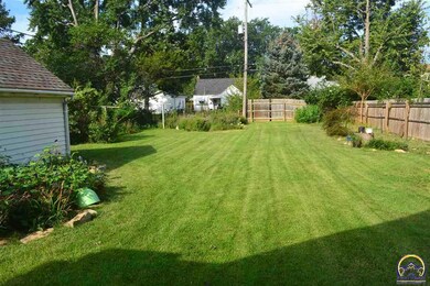 1821 SW Pembroke Ln, Topeka, KS 66604 - photo 4