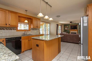 1015 W 60th St, Davenport, IA 52806 - photo 5