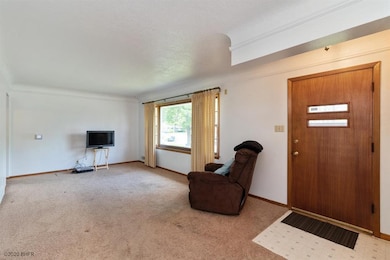 3906 Aurora Ave, Des Moines, IA 50310 - photo 3