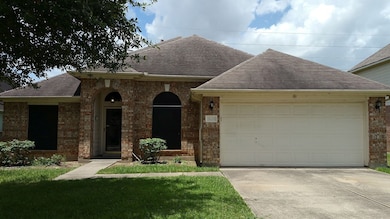 11638 Peachwood Lake Dr, Sugar Land, TX 77498 - photo 2