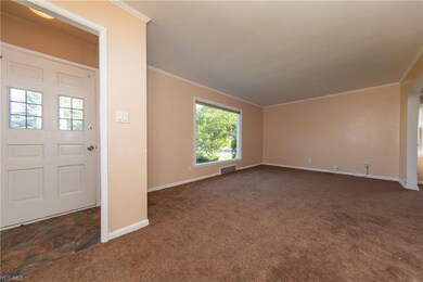 24301 Yosemite Dr, Euclid, OH 44117 - photo 3