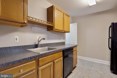 404 Waters Edge Dr unit 404, Newark, DE 19702 - photo 4