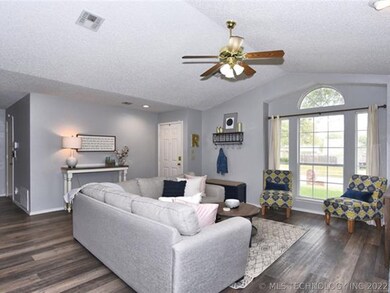 4008 S Poplar Ave, Broken Arrow, OK 74011 - photo 3