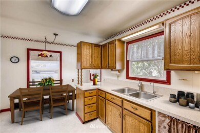 Eat-in kitchen - virtually staged