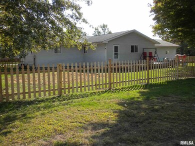 831 S Plum St, Virginia, IL 62691 - photo 3