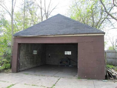 Parking Lot/Garage