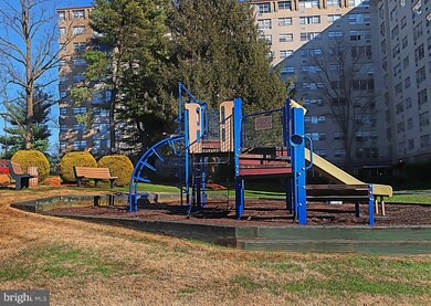 Radnor House unit 617, Bryn Mawr, PA 19010 - photo 3