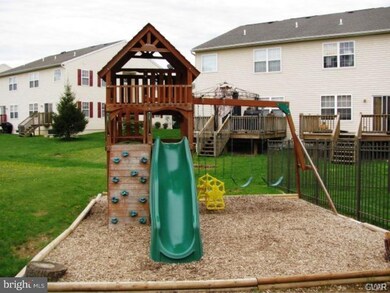 6882 Hunt Dr unit 580, Macungie, PA 18062 - photo 5