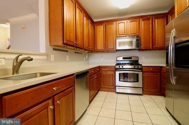 13109 Marcey Creek Rd, Herndon, VA 20171 - photo 3