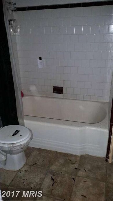 2816 Edgecombe Cir S, Baltimore, MD 21215 - photo 2