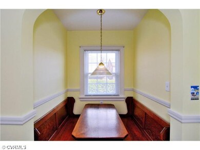 Breakfast Nook - Cozy nook in the kitchen area.