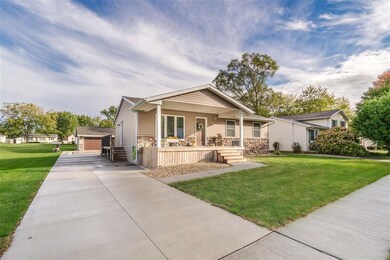 1520 Oriole Ave, Waterloo, IA 50701 - photo 2