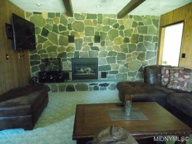 Family room w- fireplace