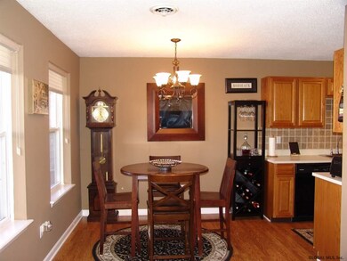 1805 Cambridge Manor Dr, Schenectady, NY 12302 - photo 6