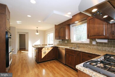 13708 N Gate Dr, Silver Spring, MD 20906 - photo 4