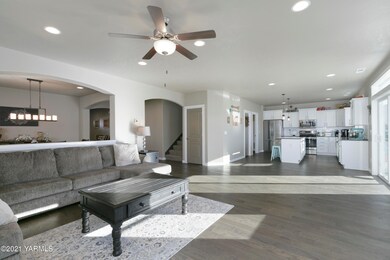 Great Room Into Kitchen