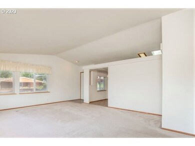 927 SW Alder Cir unit 56, Troutdale, OR 97060 - photo 5